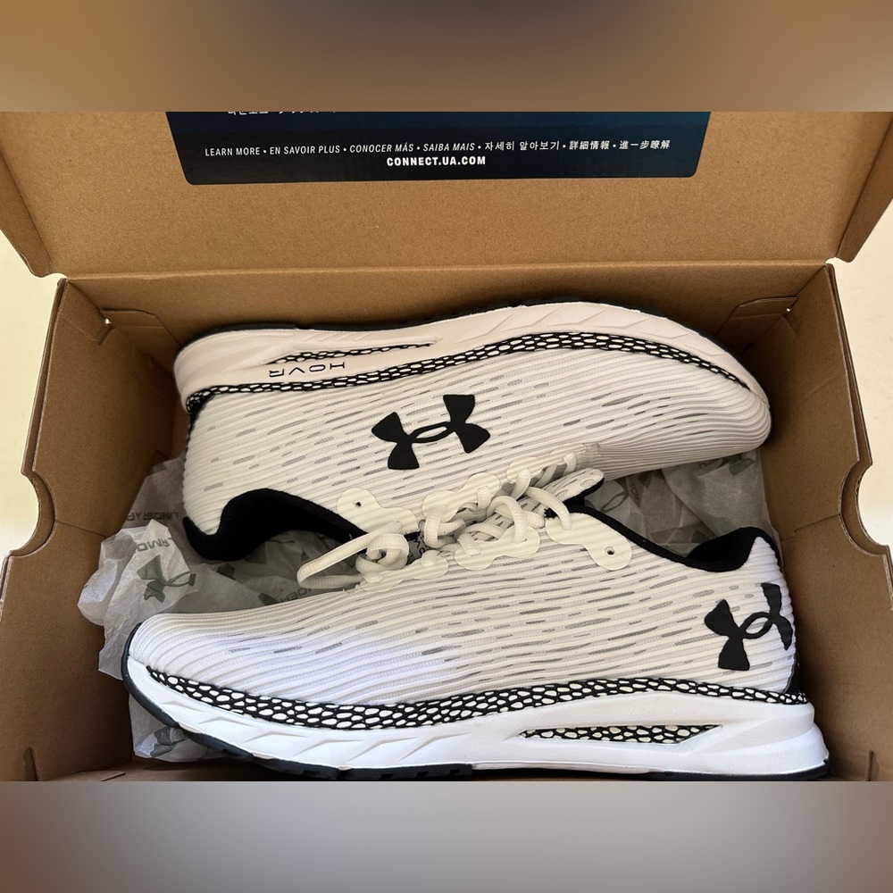 UA Hovr Velociti 3 Shoes